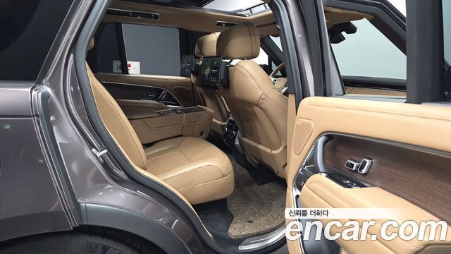 Land Rover Range Rover 2023 — photo 18
