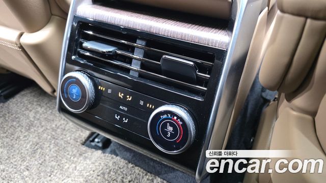 Land Rover Range Rover 2023 — photo 25
