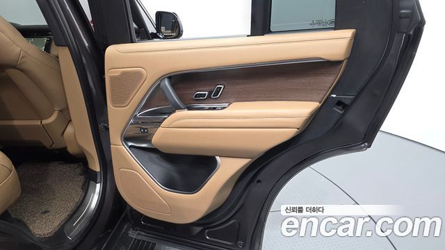 Land Rover Range Rover 2023 — photo 15