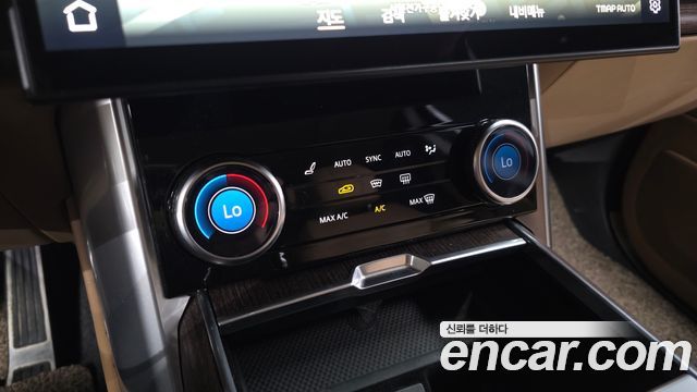 Land Rover Range Rover 2023 — photo 32