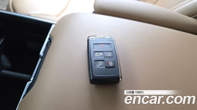 Land Rover Range Rover 2023 — photo 37