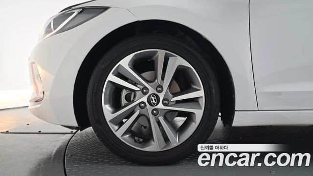 Hyundai AVANTE 2017 — photo 5