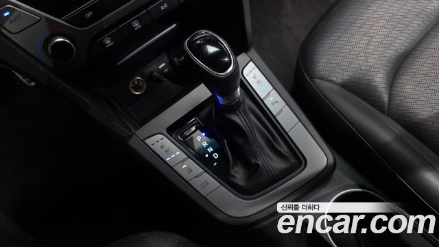 Hyundai AVANTE 2017 — photo 9
