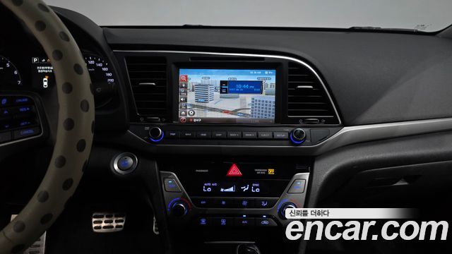 Hyundai AVANTE 2017 — photo 13