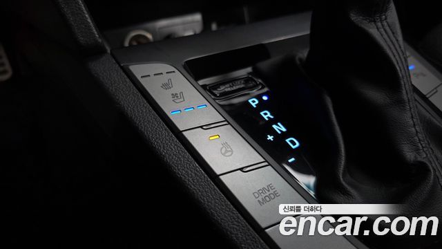 Hyundai AVANTE 2017 — photo 16