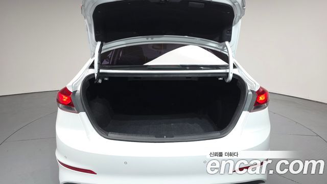 Hyundai AVANTE 2017 — photo 20