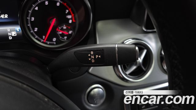 Mercedes-Benz GLA-Class 2019 — photo 9