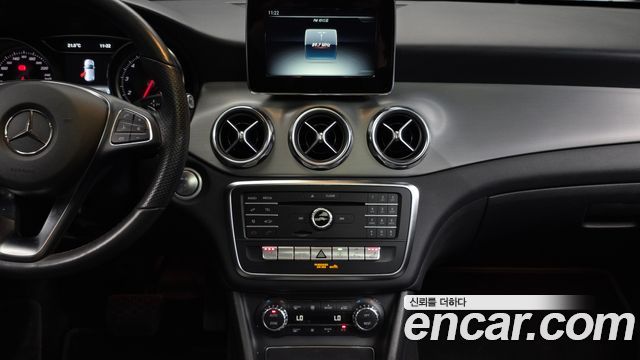 Mercedes-Benz GLA-Class 2019 — photo 12