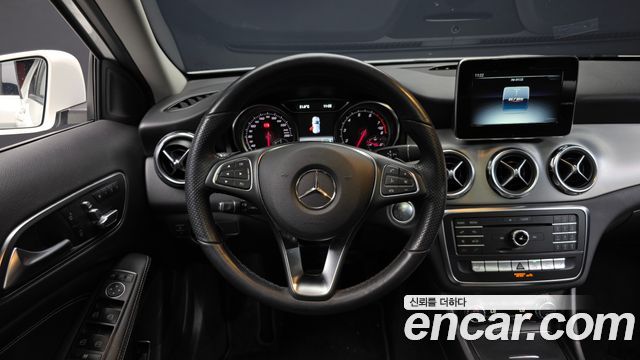 Mercedes-Benz GLA-Class 2019 — photo 13