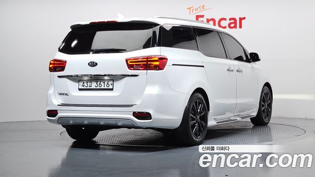 Kia Canival 2019 — photo 2