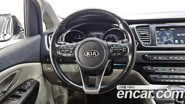 Kia Canival 2019 — photo 12