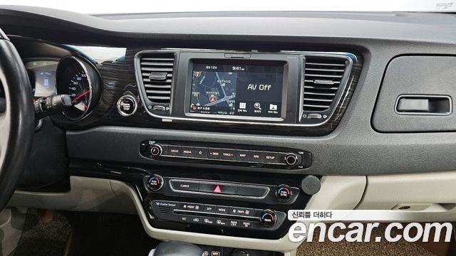 Kia Canival 2019 — photo 17
