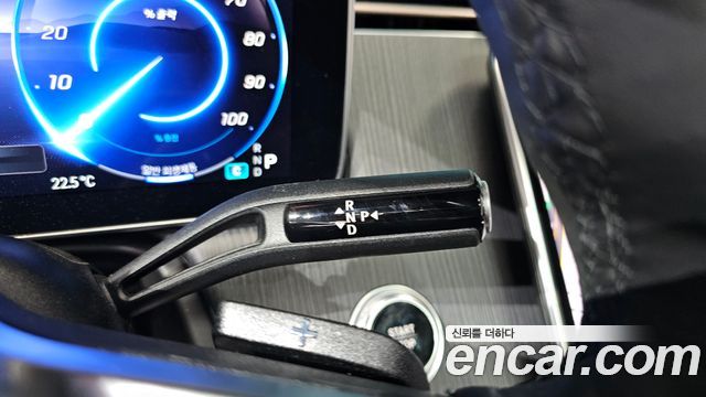 Mercedes-Benz EQE 2023 — photo 11