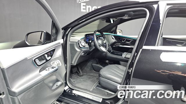 Mercedes-Benz EQE 2023 — photo 12