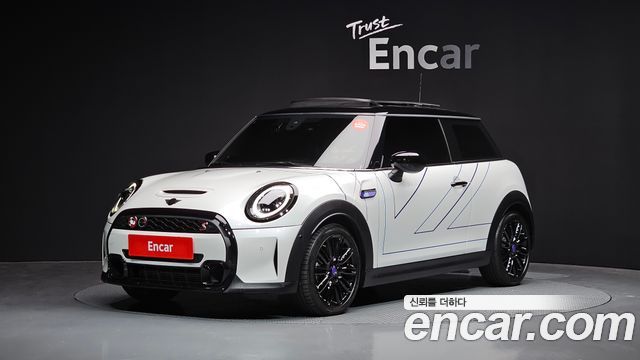 Mini Cooper 2024 — photo 1