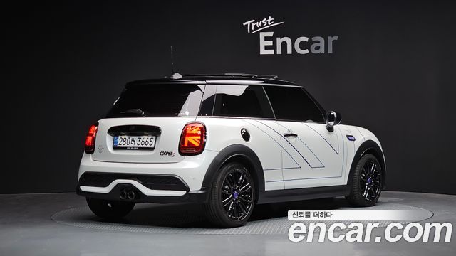 Mini Cooper 2024 — photo 2