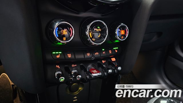 Mini Cooper 2024 — photo 25