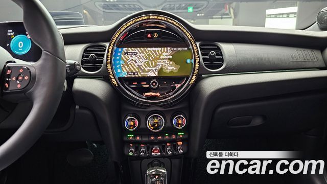 Mini Cooper 2024 — photo 26