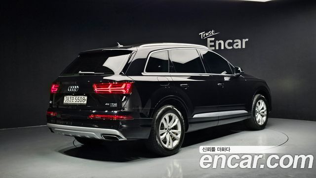 Audi Q7 2019 — photo 2