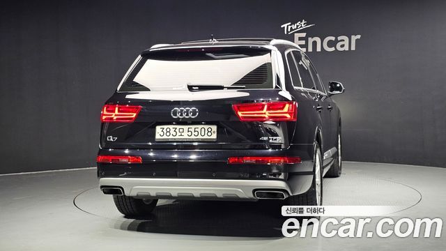 Audi Q7 2019 — photo 4