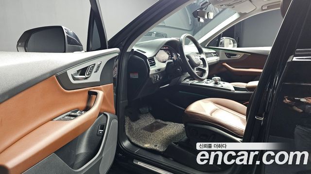 Audi Q7 2019 — photo 13