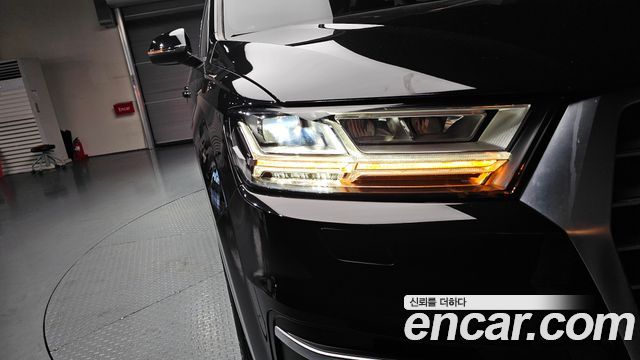 Audi Q7 2019 — photo 8