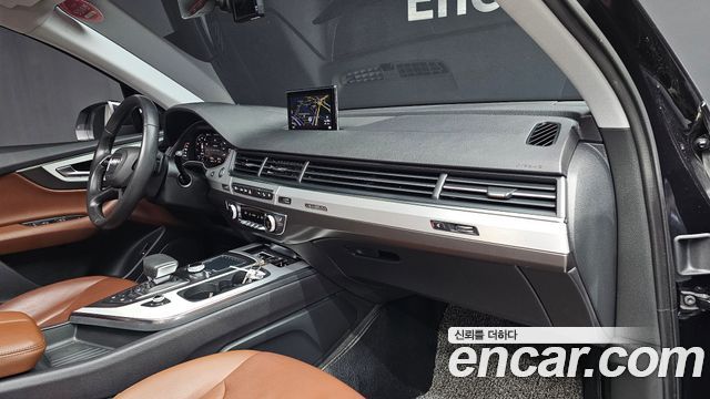 Audi Q7 2019 — photo 28