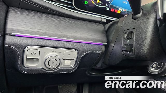 Mercedes-Benz GLE-Class 2025 — photo 24
