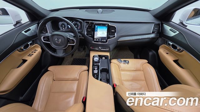 Volvo XC90 2021 — photo 10