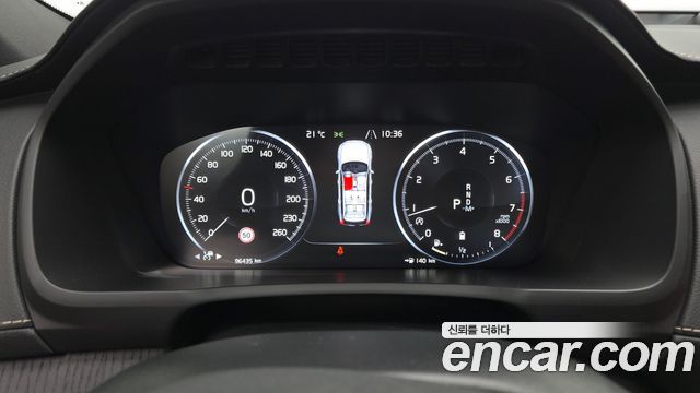 Volvo XC90 2021 — photo 11