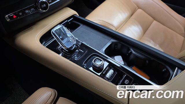Volvo XC90 2021 — photo 12
