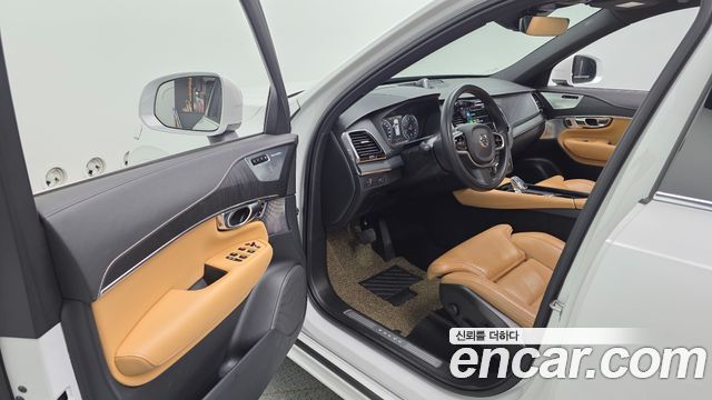 Volvo XC90 2021 — photo 13
