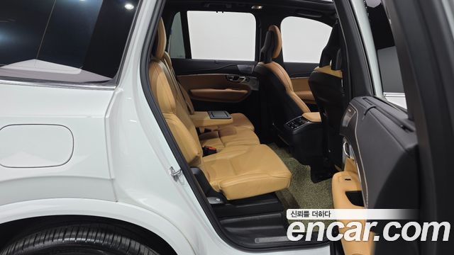 Volvo XC90 2021 — photo 17
