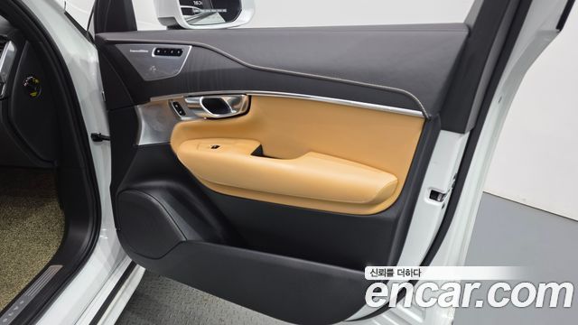 Volvo XC90 2021 — photo 14