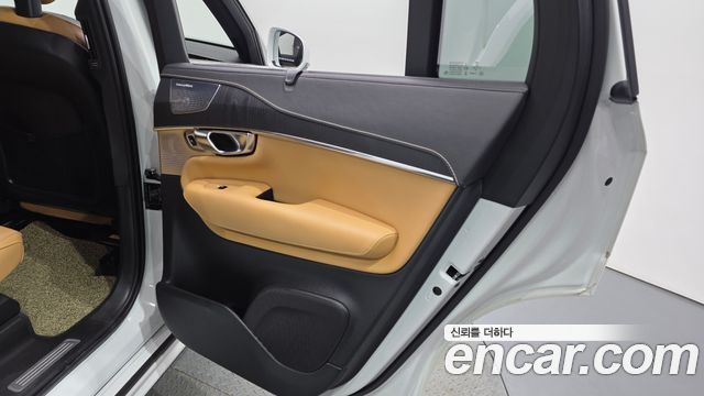 Volvo XC90 2021 — photo 15