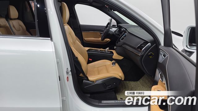 Volvo XC90 2021 — photo 16