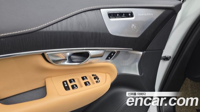 Volvo XC90 2021 — photo 28