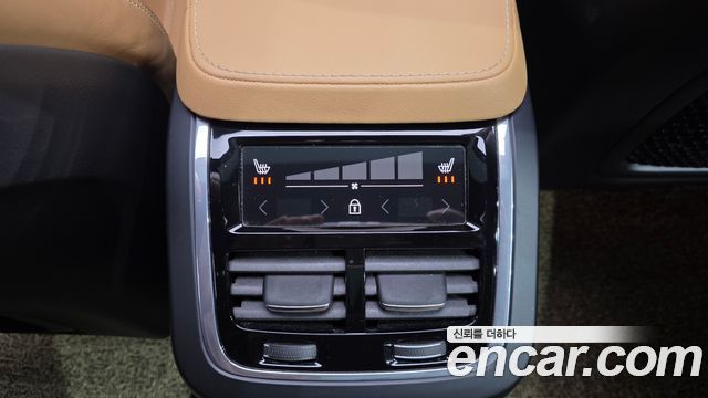Volvo XC90 2021 — photo 29