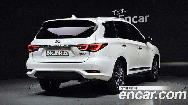Infiniti QX60 2018 — photo 2