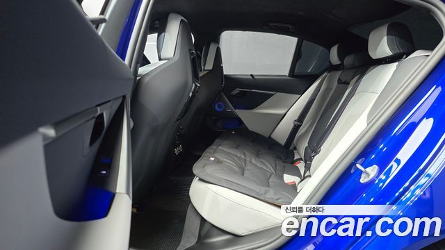 BMW M5 2025 — photo 18