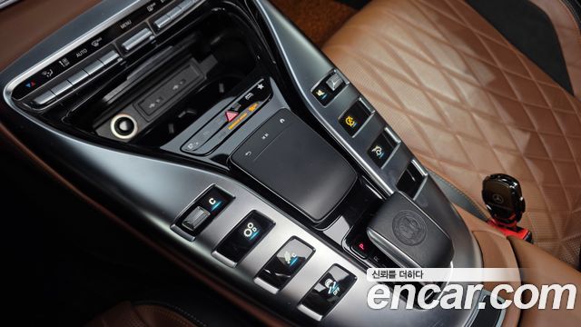 Mercedes-Benz AMG GT 2021 — photo 12