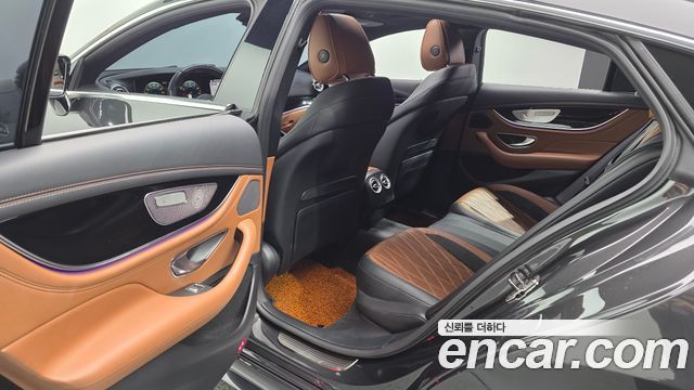 Mercedes-Benz AMG GT 2021 — photo 18