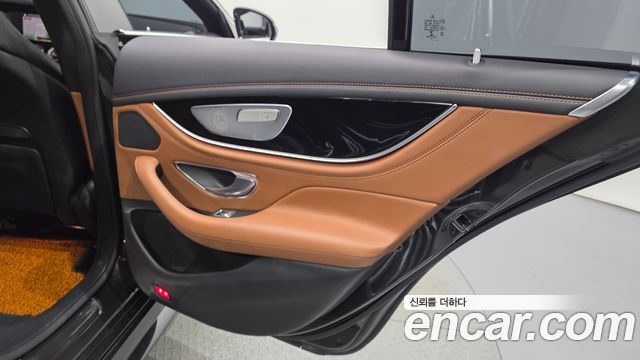 Mercedes-Benz AMG GT 2021 — photo 15