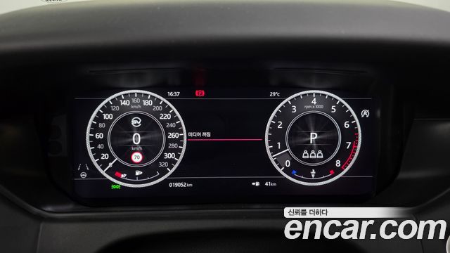 Land Rover Range Rover Velar 2019 — photo 11