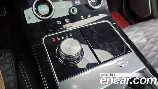 Land Rover Range Rover Velar 2019 — photo 12