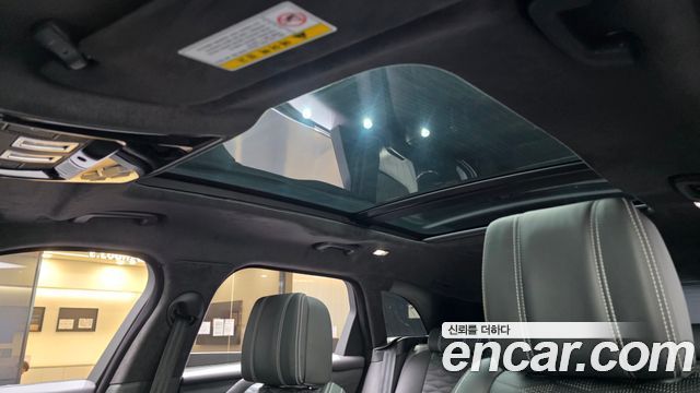 Land Rover Range Rover Velar 2019 — photo 24