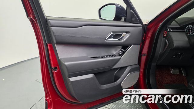 Land Rover Range Rover Velar 2019 — photo 14