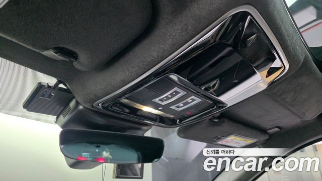 Land Rover Range Rover Velar 2019 — photo 29