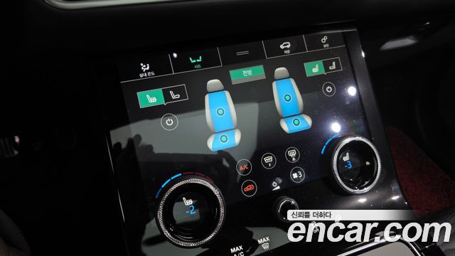 Land Rover Range Rover Velar 2019 — photo 31