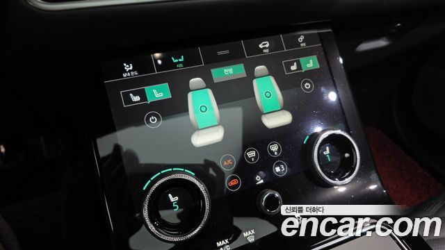 Land Rover Range Rover Velar 2019 — photo 32